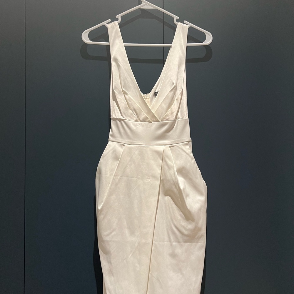 City Triangle white dress with pockets!